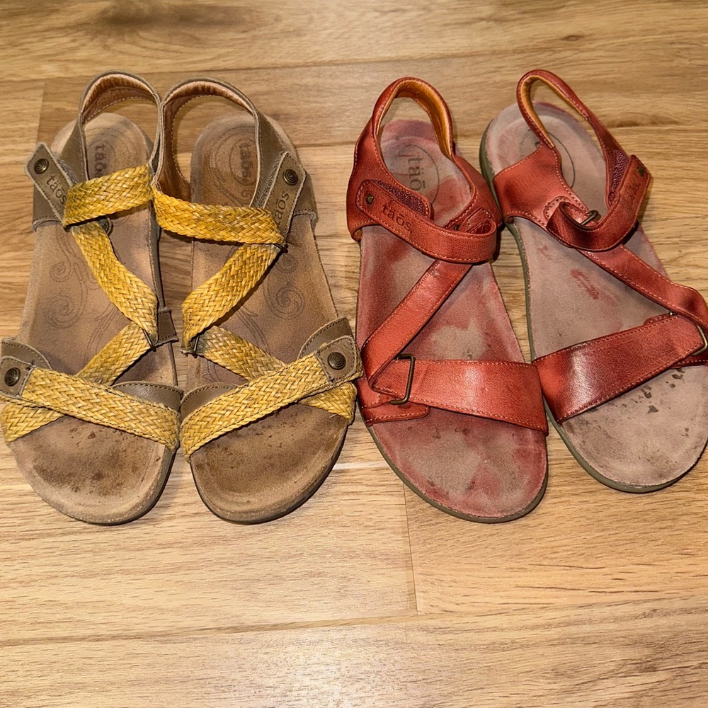 2 pair of toas